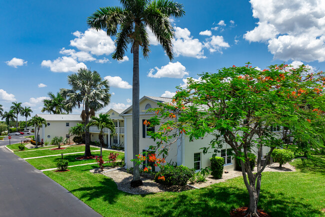 Stratford Place Condominium in Ft. Myers, FL - Building Photo - Building Photo