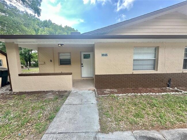 3555 5th St in St. Cloud, FL - Foto de edificio - Building Photo