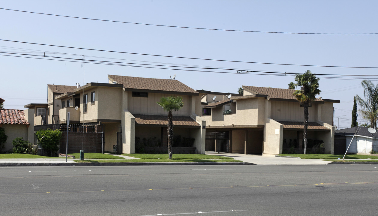 Magnolia Apartments in Anaheim, CA - Foto de edificio