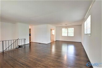 5630 Woodridge St SW in Huntsville, AL - Foto de edificio - Building Photo