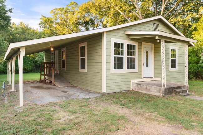 735 W 9th Ave in Corsicana, TX - Building Photo - Building Photo