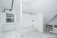 203 Summer St, Unit 1 in Malden, MA - Foto de edificio - Building Photo