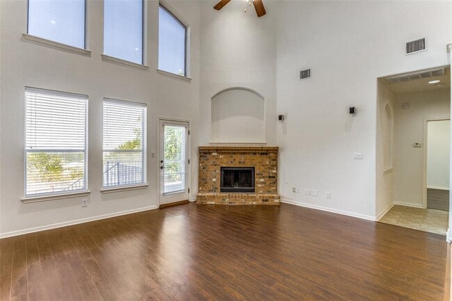 2401 Golden Gate Park in Austin, TX - Building Photo - Building Photo
