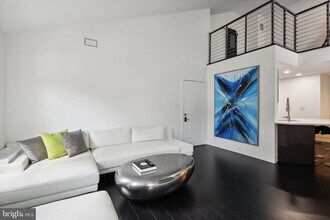 10210 Ashbrooke Ct-Unit -D in Oakton, VA - Foto de edificio - Building Photo