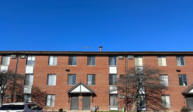 285 Gregory St, Unit 4 in Aurora, IL - Foto de edificio - Building Photo