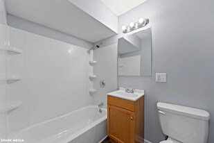 7617 S Colfax Ave, Unit 204 in Chicago, IL - Building Photo