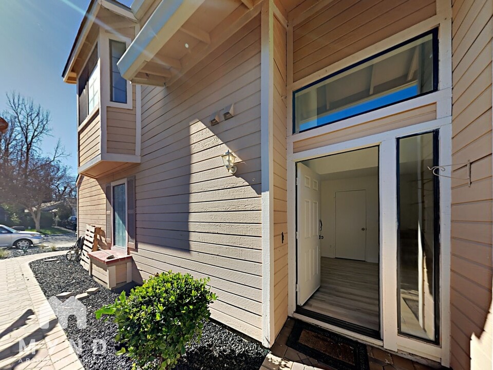 2276 Sandcastle Way in Sacramento, CA - Building Photo