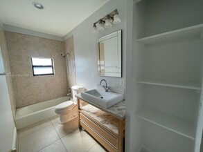 423 53rd St, Unit B in West Palm Beach, FL - Foto de edificio - Building Photo