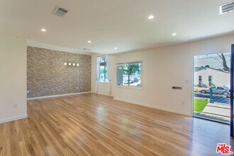 5400 W 82nd St in Los Angeles, CA - Building Photo - Building Photo