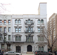 210-214 E 5th St in New York, NY - Foto de edificio - Building Photo