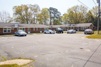 Summerlin East Apartment Homes in Fayetteville, NC - Foto de edificio - Building Photo