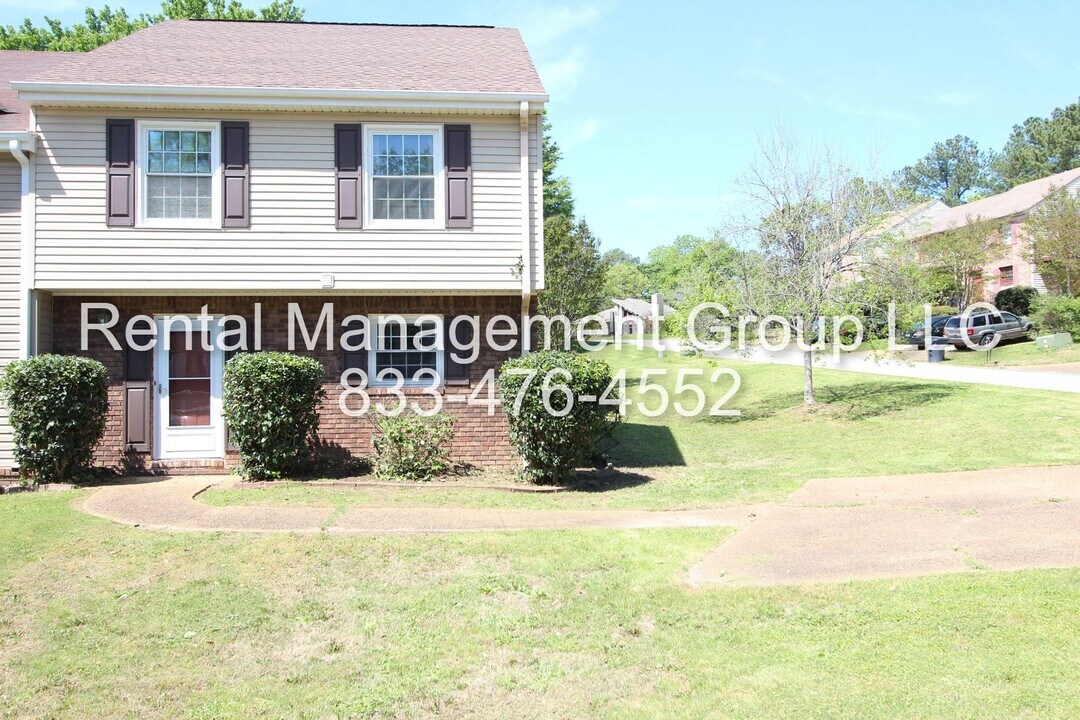 752 Cahaba Manor Trail in Pelham, AL - Building Photo