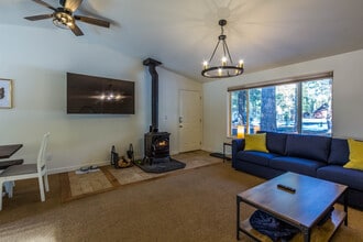 17209 Crane Dr in Bend, OR - Building Photo - Building Photo