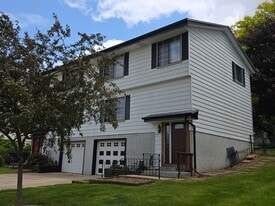 219 McDivitt Ln in Mukwonago, WI - Building Photo