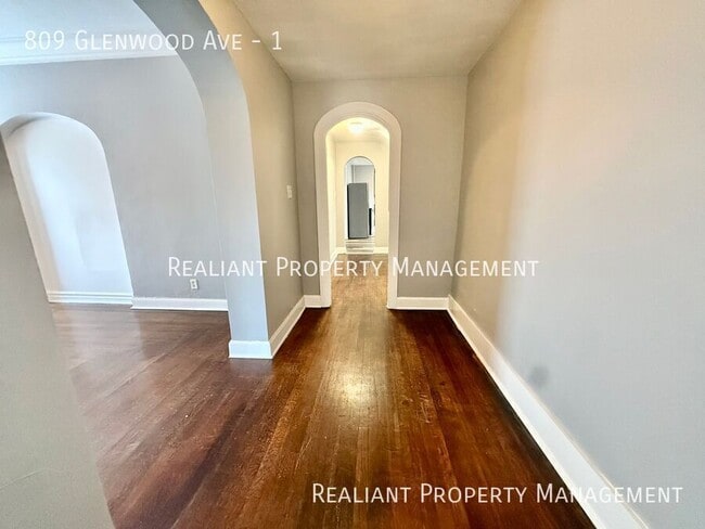 809 Glenwood Ave in Cincinnati, OH - Building Photo - Building Photo