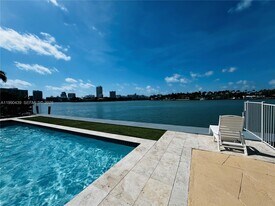 960 Bay Dr in Miami Beach, FL - Building Photo