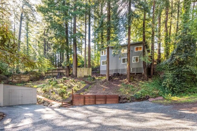 17342 Park Ave, Unit 17342 Park Ave. Studio in Guerneville, CA - Building Photo - Building Photo
