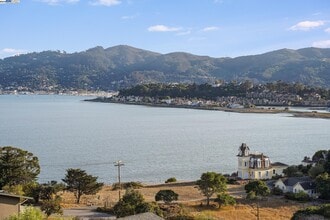 34 Andrew Dr in Tiburon, CA - Foto de edificio - Building Photo