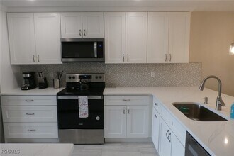 12621 Kelly Sands Way in Ft. Myers, FL - Building Photo - Building Photo