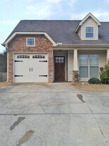 2027 Rossburg Pl in Calera, AL - Building Photo