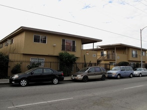 2720-2730 Randolph St in Huntington Park, CA - Foto de edificio - Building Photo