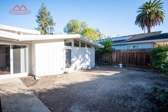 855 Rorke Way in Palo Alto, CA - Building Photo - Building Photo