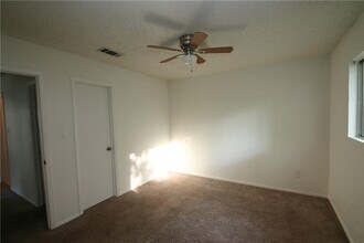 807 Plumpton Dr in Austin, TX - Building Photo - Building Photo