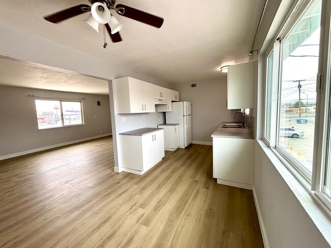 3213 Joann Way, Unit D in Las Vegas, NV - Foto de edificio - Building Photo