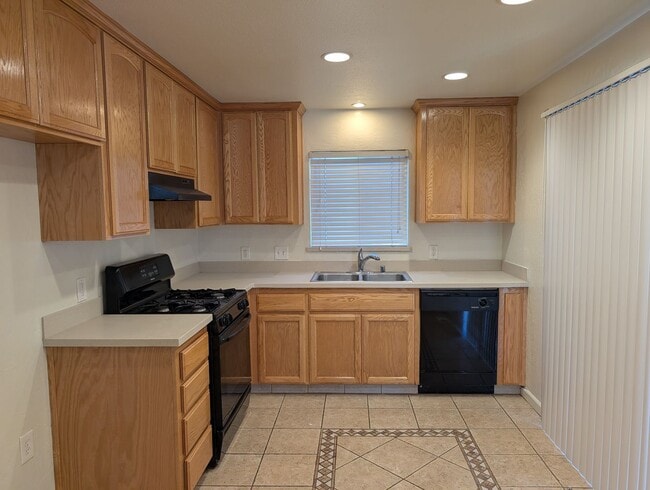 2330 W Garland Ave in Fresno, CA - Building Photo - Building Photo