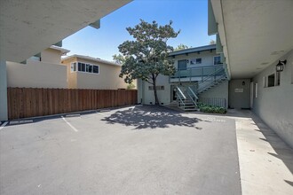 3433 Golden Gate Way, Unit 3 in Lafayette, CA - Foto de edificio - Building Photo