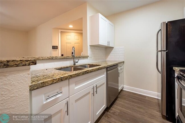 2906 S University Dr in Davie, FL - Foto de edificio - Building Photo
