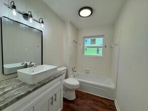 5817 Wilshire Dr in Texarkana, TX - Building Photo - Building Photo