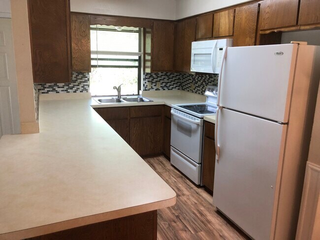 313 Shady Grove Dr, Unit 313 Shady Grove Dr. apt B in Granbury, TX - Building Photo - Building Photo
