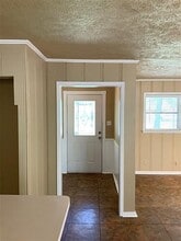 1718 Tulip Ln in Longview, TX - Foto de edificio - Building Photo