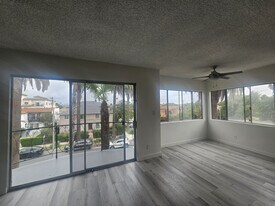 1551 S Sherbourne Dr in Los Angeles, CA - Building Photo