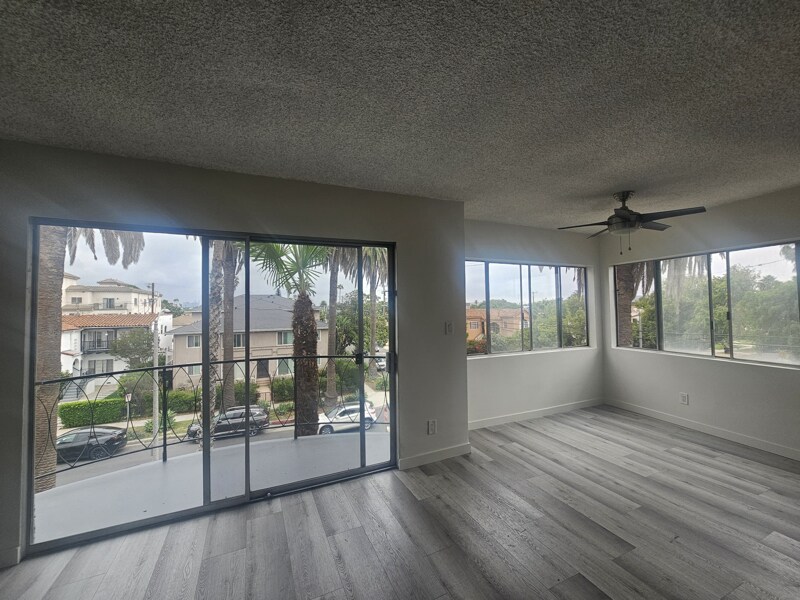 1551 S Sherbourne Dr in Los Angeles, CA - Foto de edificio