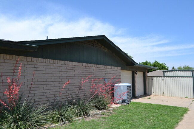 5702 2nd Pl in Lubbock, TX - Building Photo - Building Photo