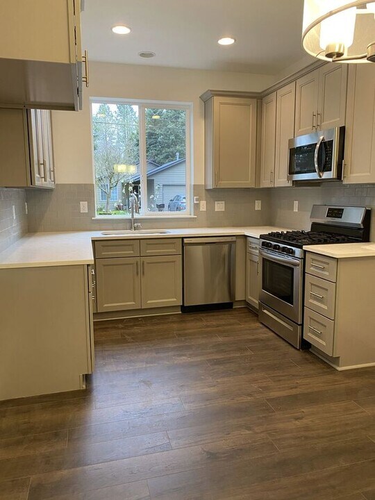 13838 SE Knight St-Unit -Unit A in Portland, OR - Building Photo
