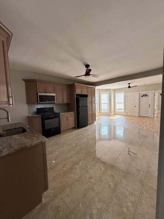 24 Fuller St, Unit 1 in Brockton, MA - Building Photo
