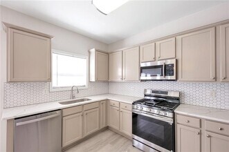 436 Crestmont Ln in Canton, GA - Building Photo - Building Photo