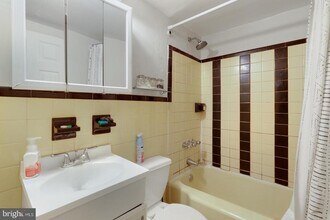 1120 Rodman St, Unit 1 in Philadelphia, PA - Building Photo - Building Photo