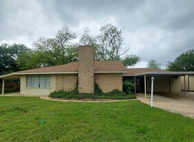151 Riverside Dr in Kingsland, TX - Building Photo