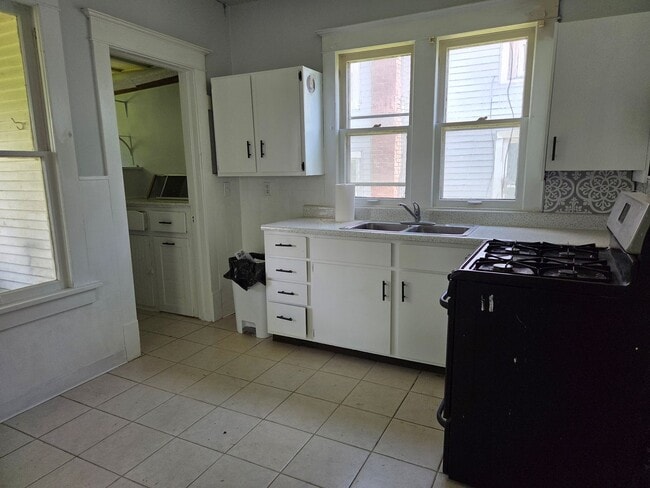 property at 1523 10th Ave