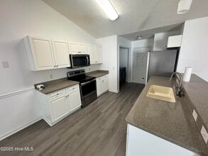 103 Jasmine Ln in Jacksonville, NC - Building Photo - Building Photo