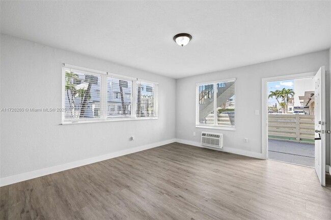 8221 Harding Ave in Miami Beach, FL - Building Photo - Building Photo