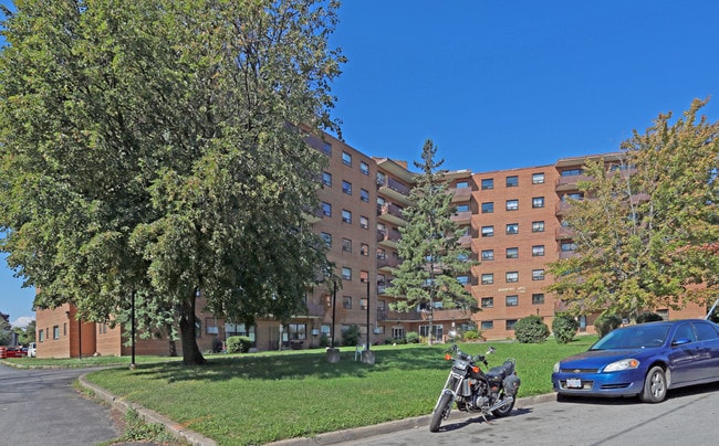 Mountbel Apartments in St Catharines, ON - Building Photo - Building Photo