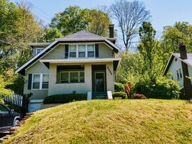 3542 Linwood Ave in Cincinnati, OH - Building Photo