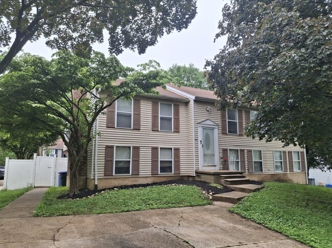 property at 3906 Pinedale Dr