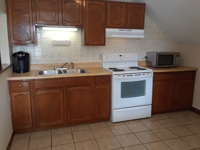 1212 Riverside Ave, Unit Furnished 2 Bed in Somerset, MA - Building Photo - Building Photo