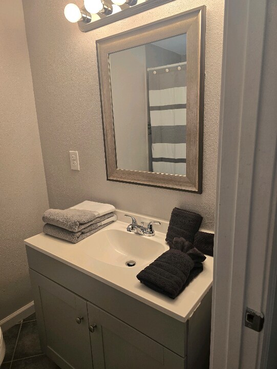 438 Hammond Dr in Griffin, GA - Building Photo